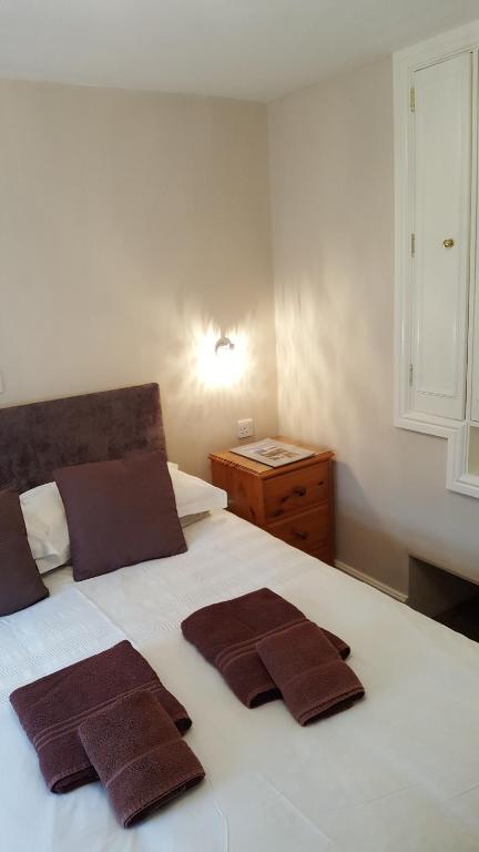 Ferndale Lodge room 1