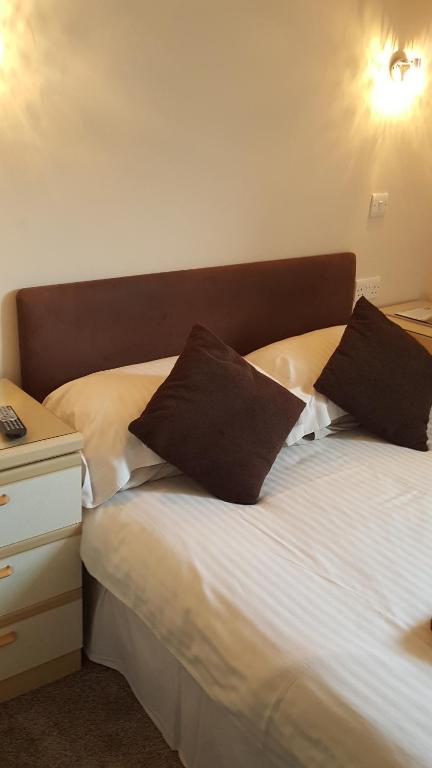 Ferndale Lodge room 5